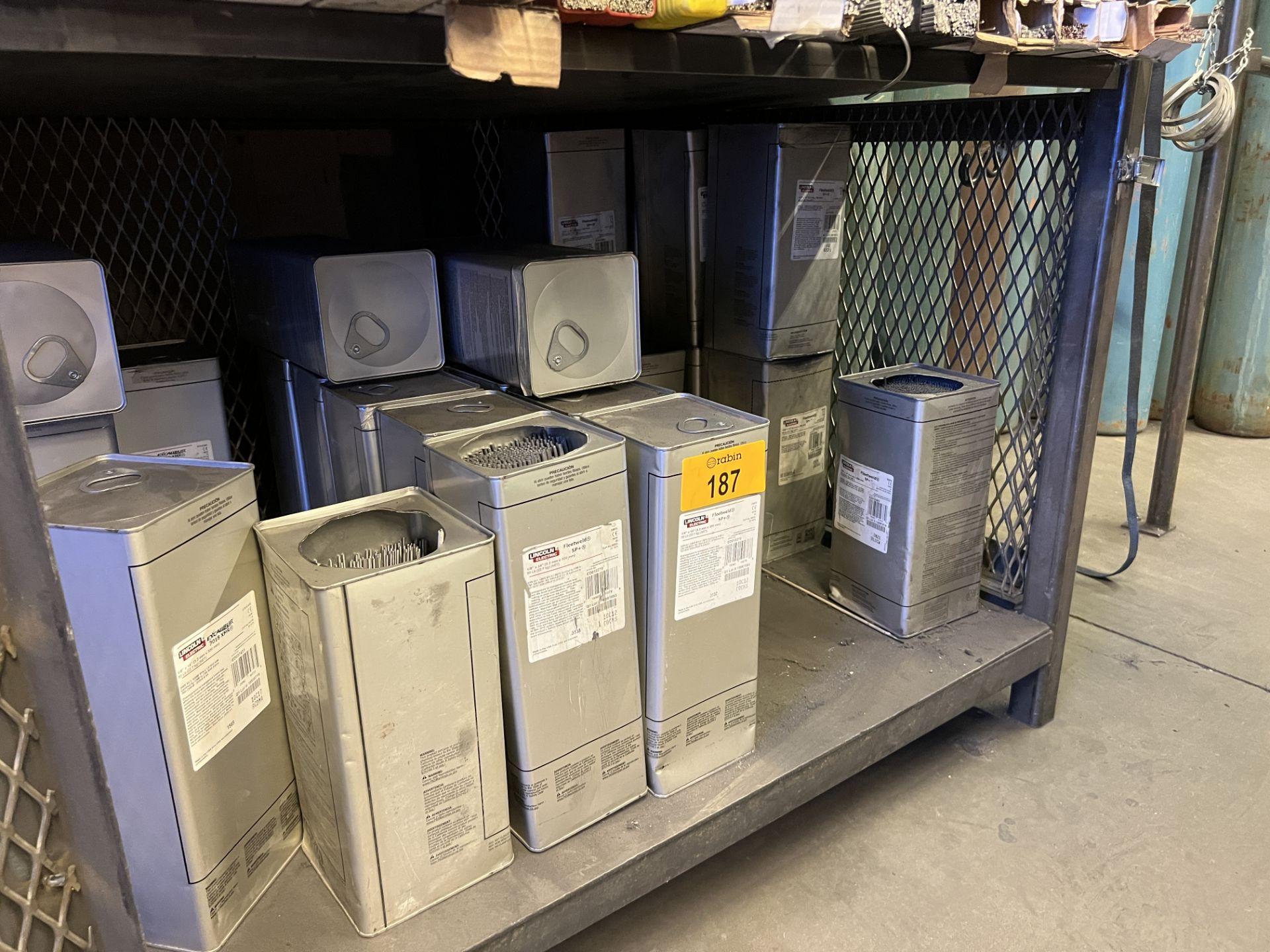 Electrodos para soldadura almacenados correctamente en un espacio protegido de la humedad